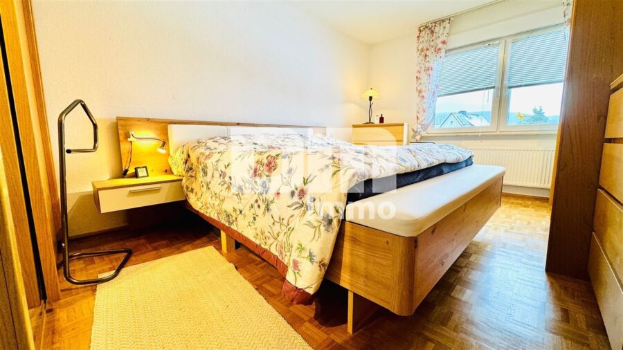 Umfangreich saniertes Ein- bis Zweifamilienhaus in idyllischer Ortsrandlage - Schlafzimmer